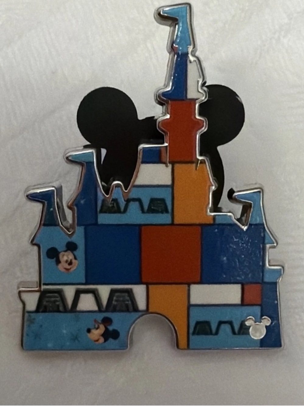 Walt Disney World Hidden Disney Wave A CHASER Castle pin Contemporary Hotel 2026